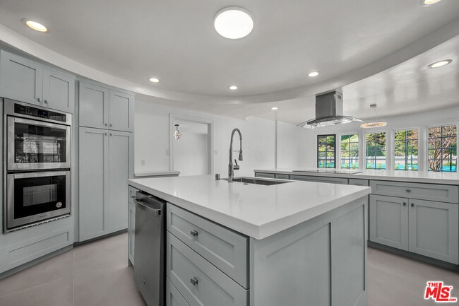 Building Photo - 17606 Camino De Yatasto