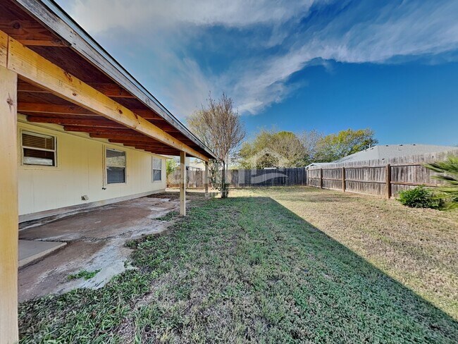 Building Photo - 602 Jessica Pl