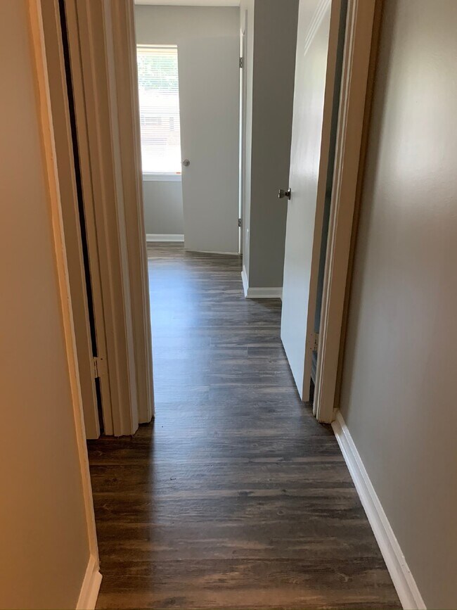 Building Photo - Townhome For Rent