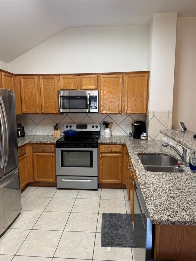 Building Photo - 6007 Lone Star Ct