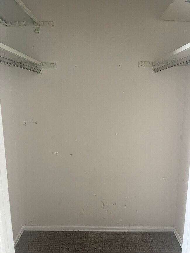 Building Photo - 615 Virginia Ct