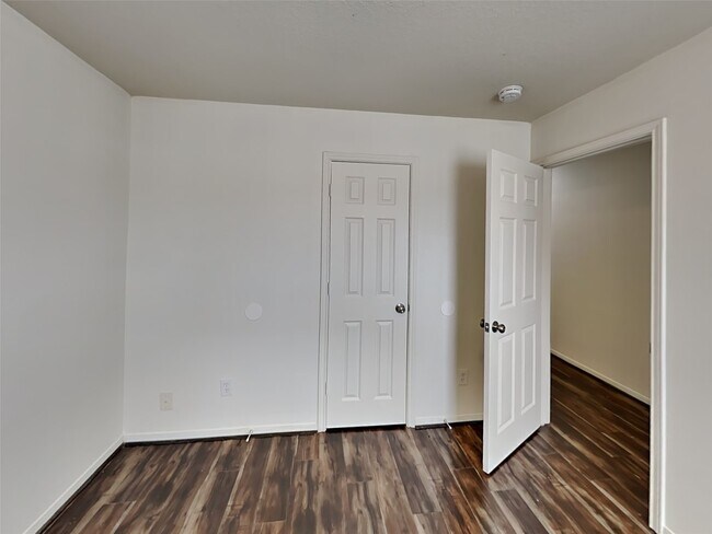 Building Photo - 2322 Old Ox Rd