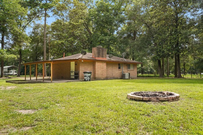 Building Photo - 26407 Magnolia Dr
