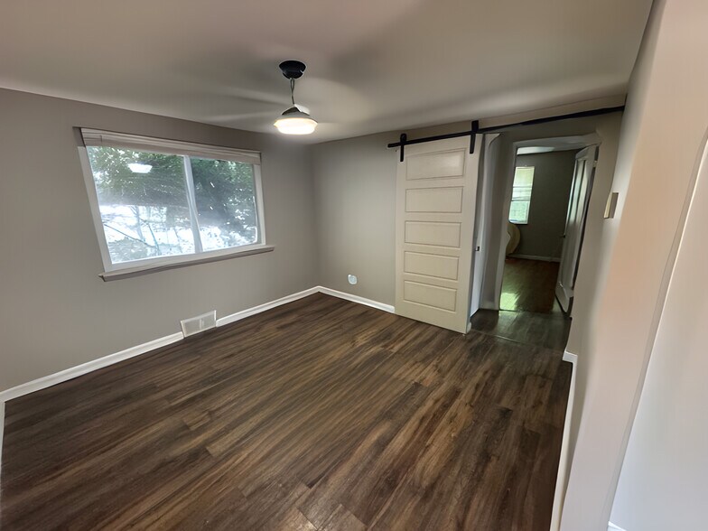 Building Photo - 1148 Elm Park Dr