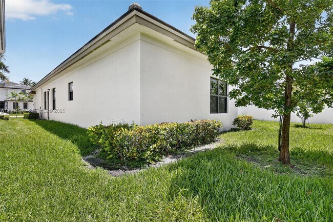 Building Photo - 4574 SW 173rd Ave