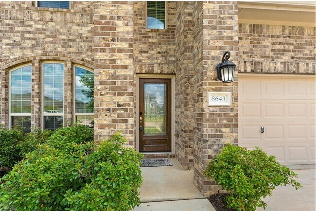 Building Photo - 8643 Vista Hills Dr