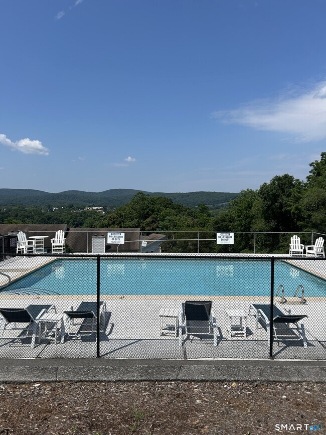 Building Photo - 43 Valley Dr