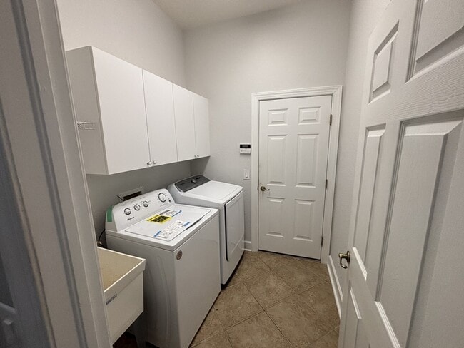 Building Photo - 5550 Whispering Willow Way