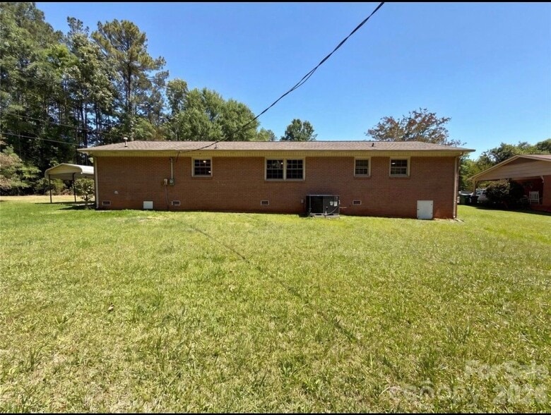 Building Photo - 1045 Chippenham Ave