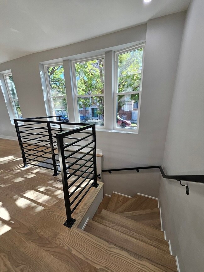 Building Photo - 901 N Francisco Ave