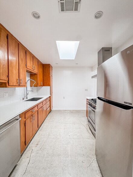 Building Photo - 3809 Floral Dr