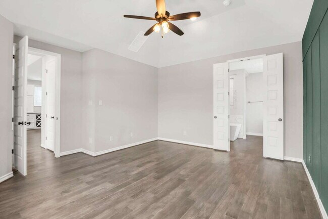 Building Photo - "Spacious 4-Bedroom Sanctuary with Cozy Fireplace in San Antonio's Prime Location!"