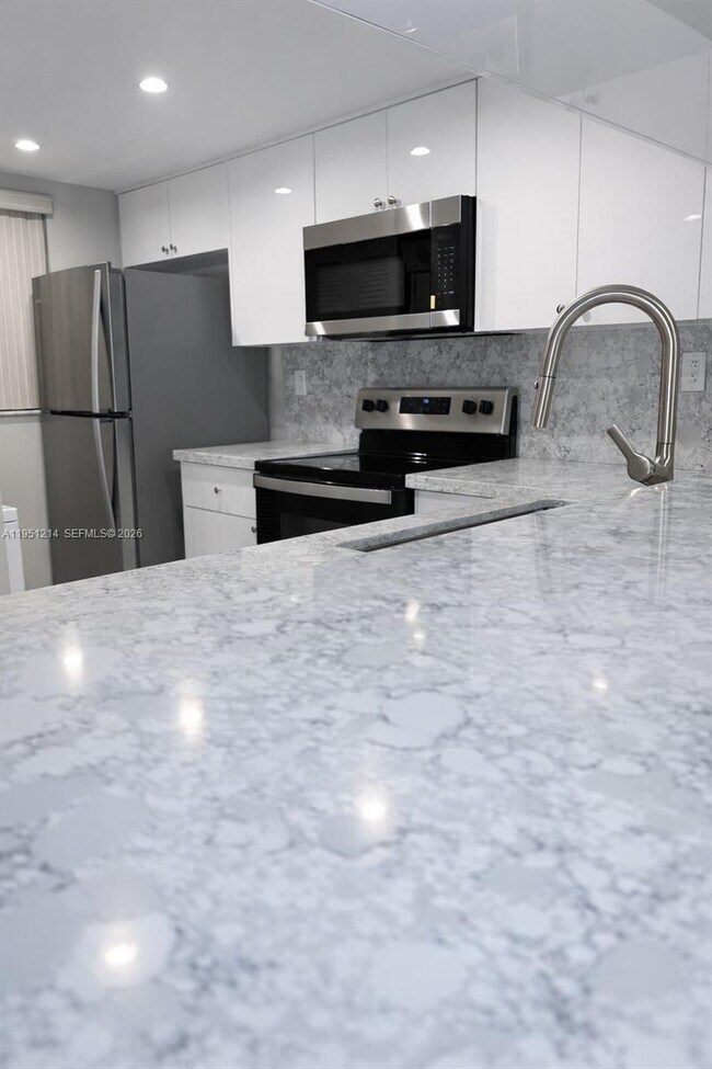 Building Photo - 10255 NW 9th St Cir