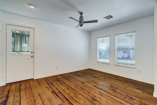 Building Photo - 1702 Redwing Cove Dr