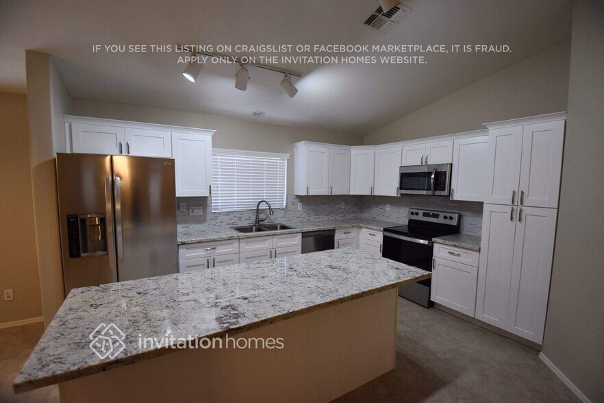 Building Photo - 4685 E Alamo St