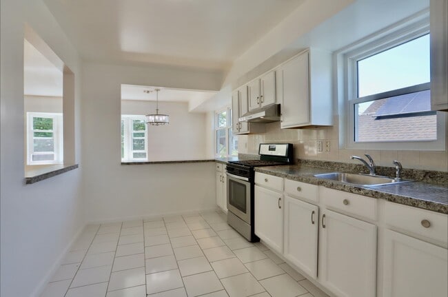 Building Photo - 6207 Newkirk Ave