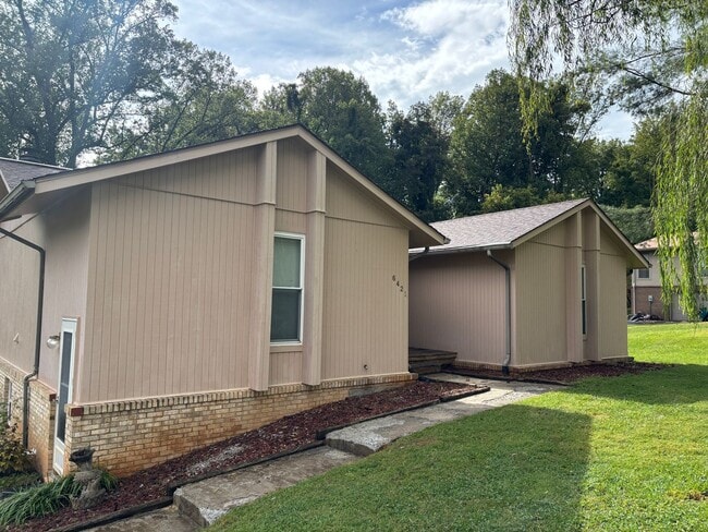 Building Photo - 6421 Orchard View Ln
