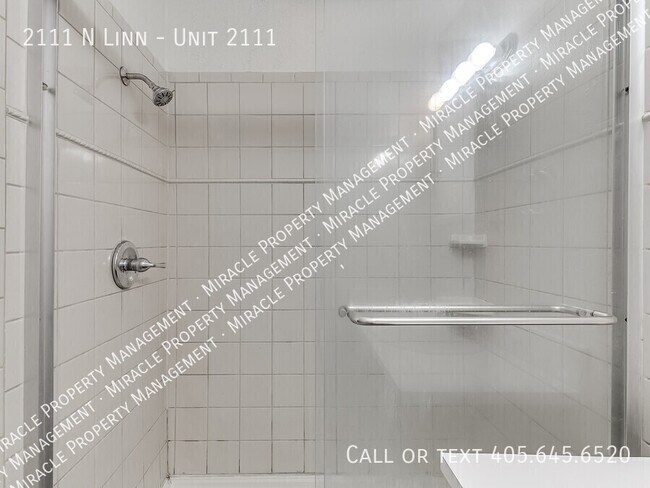 Building Photo - 2111 N Linn-Unit 2111