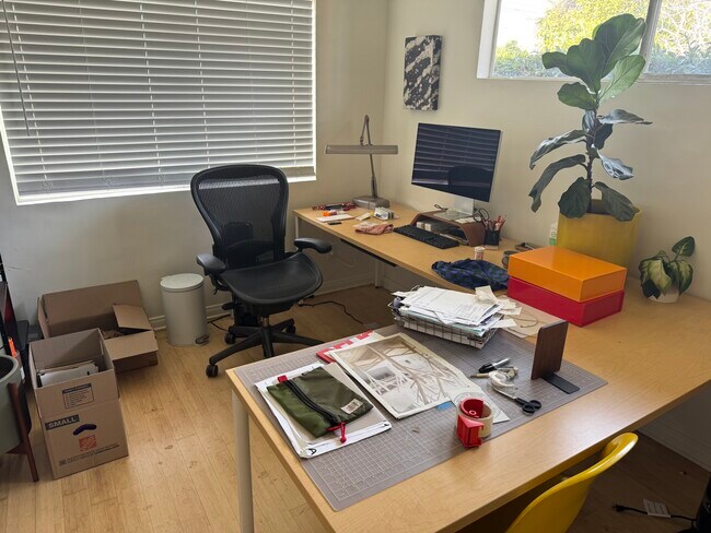 4th Bedroom or Office - 2935 Westwood Blvd