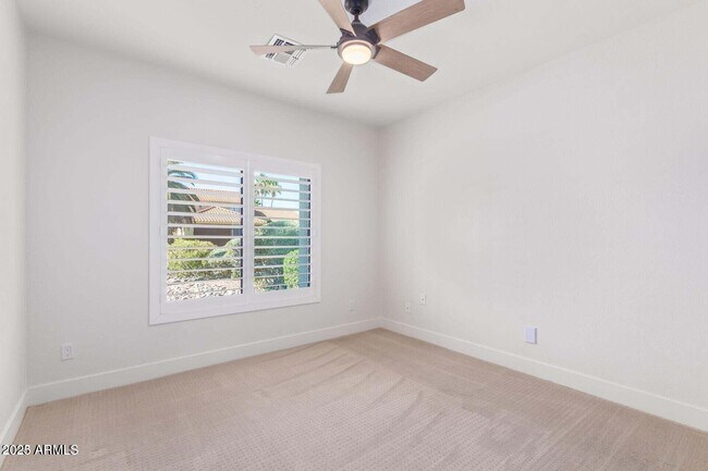 Building Photo - 5715 E Campo Bello Dr