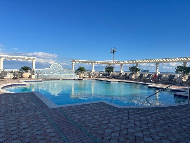 Building Photo - 511 SE 5 Ave