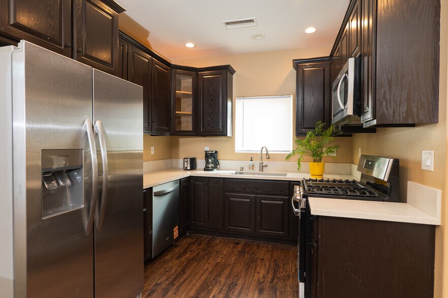 Living room & Kitchen - 938 S Bernal Ave