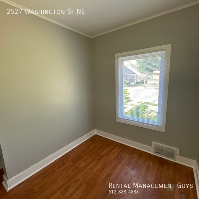 Building Photo - 4 Bedroom Home! Updated Kitchen and Office!