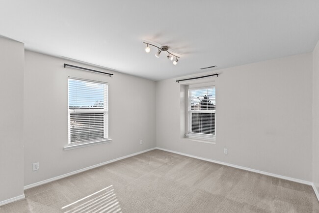 Building Photo - 5023 Lake Grove Blvd