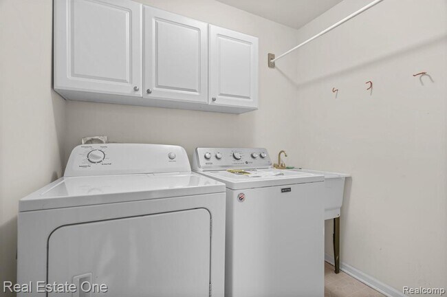 Building Photo - 3262 Woe-Be-Tide Ct