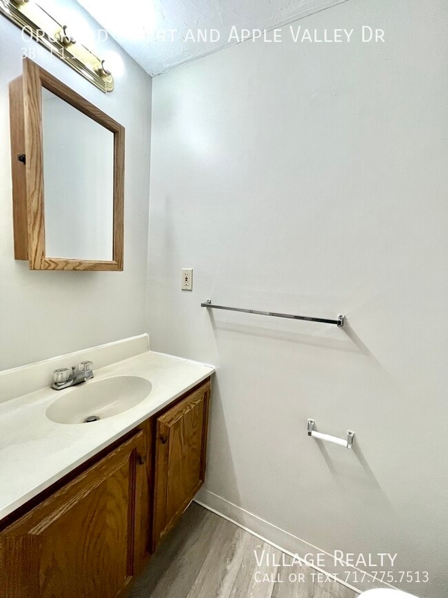 Building Photo - 302 Orchard Ct