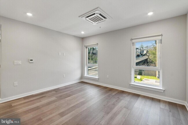 Building Photo - 3449 Scotts Ln