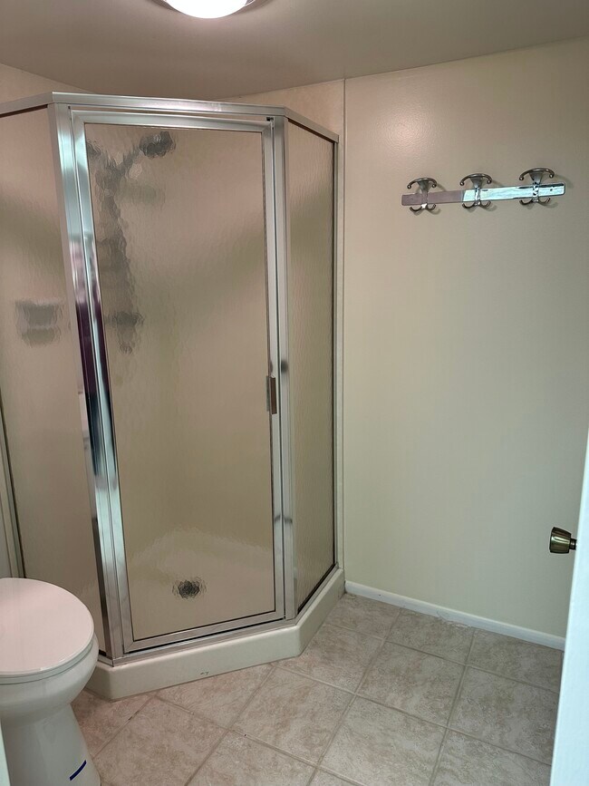 Building Photo - Waterbury Way condominium - utilities included