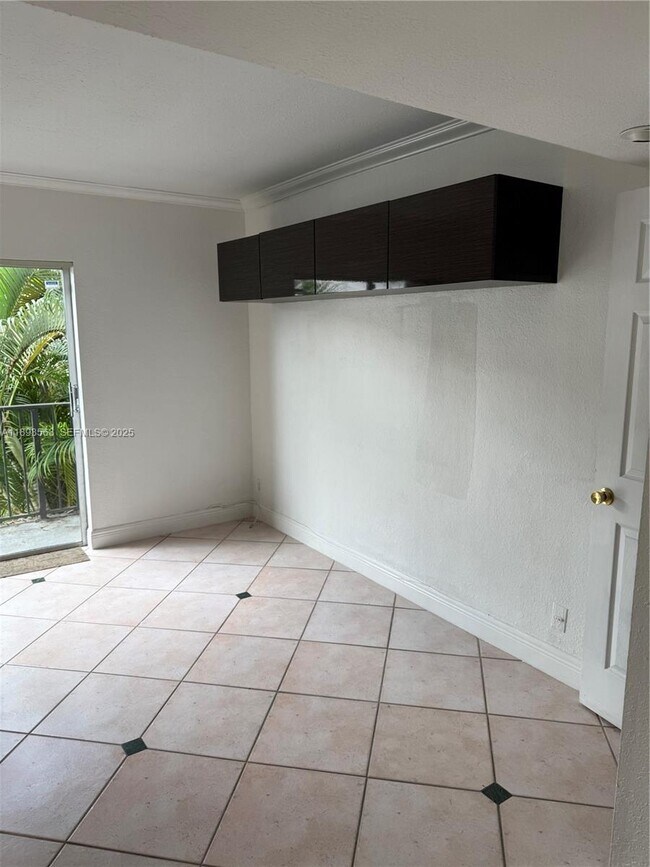 Building Photo - 6705 N Kendall Dr