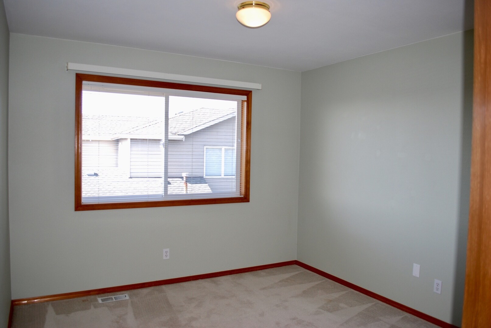 Building Photo - Beautiful views at this Marysville home