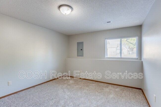 Building Photo - 1008 E Karla Ct