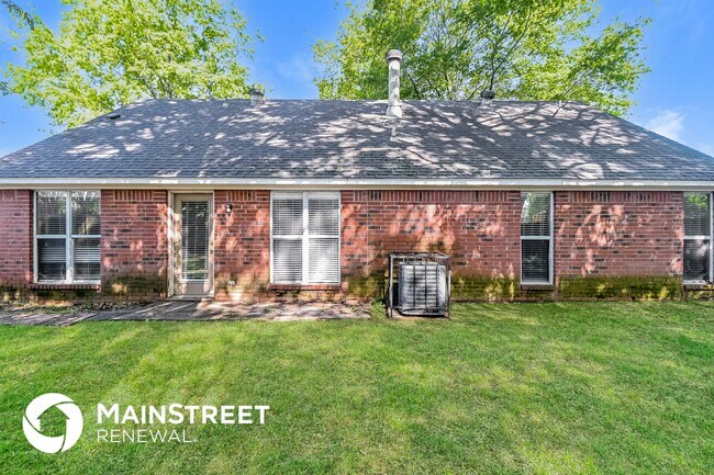 Building Photo - 8104 Longbranch Dr