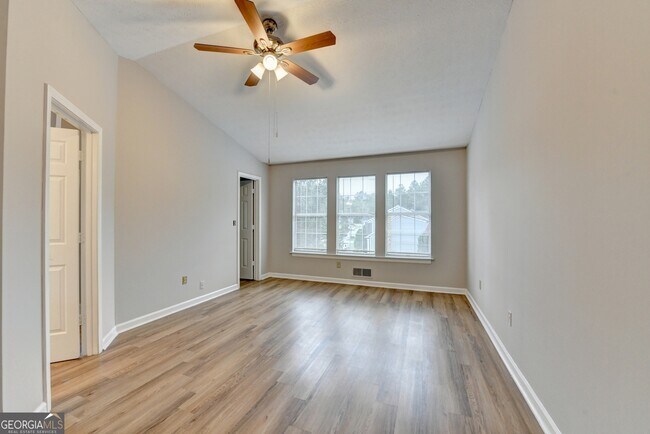 Building Photo - 2115 Glynmoore Dr