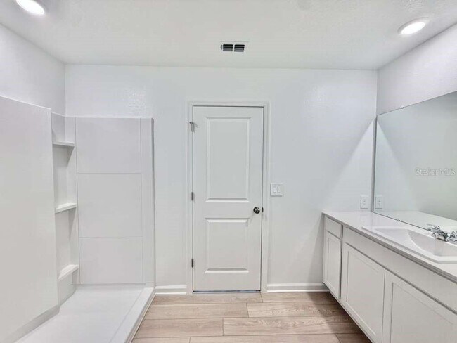 Building Photo - 6472 Domizio Dr
