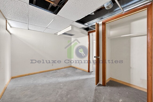 Building Photo - Beautiful Two Bedroom Lower Unit! Available NOW!!