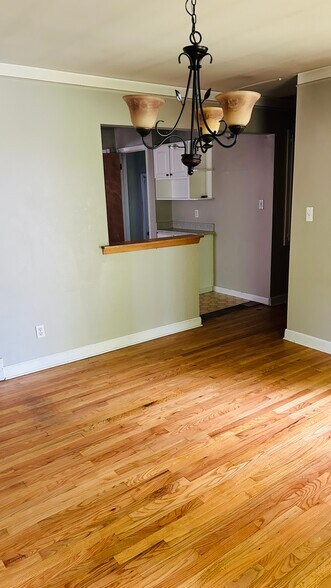 Building Photo - 27247 Pembroke Dr