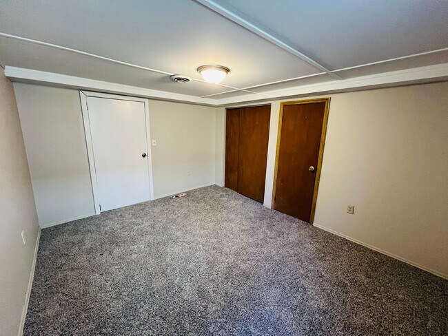 Building Photo - 3 Bed 1 Bath - Harwood Floors