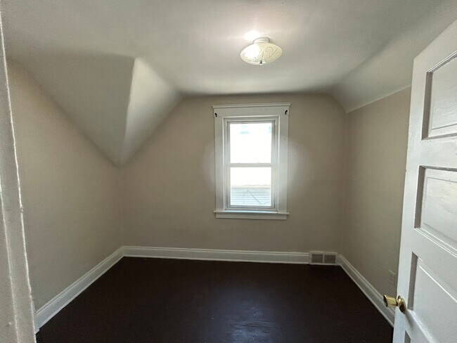 Building Photo - 3589 W 50th St