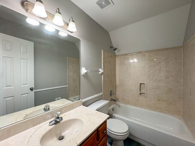 Building Photo - 4 bed, 3 bath in Bartlett with a BONUS room