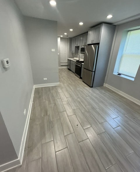 Building Photo - 926 W 32nd Pl
