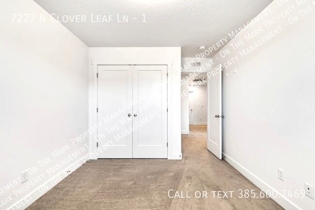 Building Photo - 7227 N Clover Leaf Ln