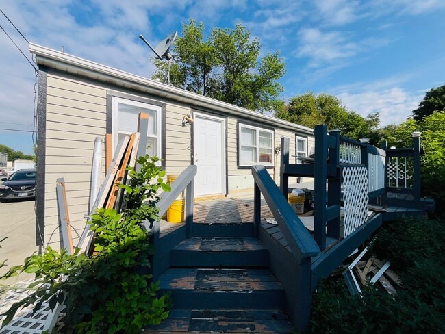Building Photo - 4 bed, 3 bathroom Home
