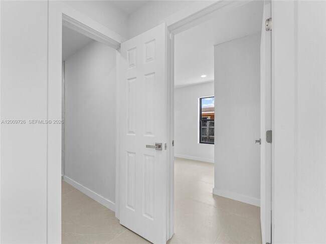 Building Photo - 1370 W 29th St