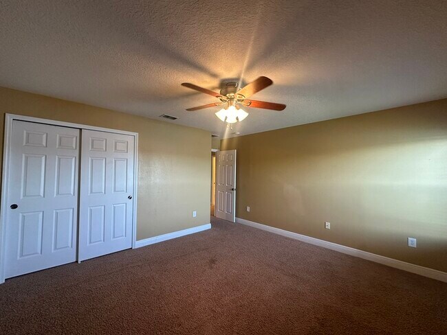 Building Photo - 2412 Country Pond Ct
