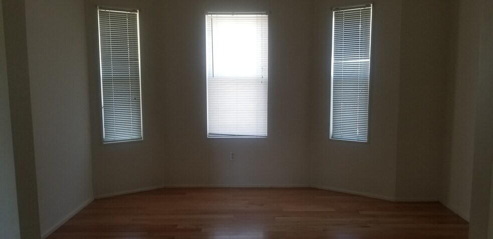 Building Photo - 211 White St