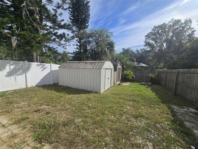 Building Photo - 4302 Venice Dr